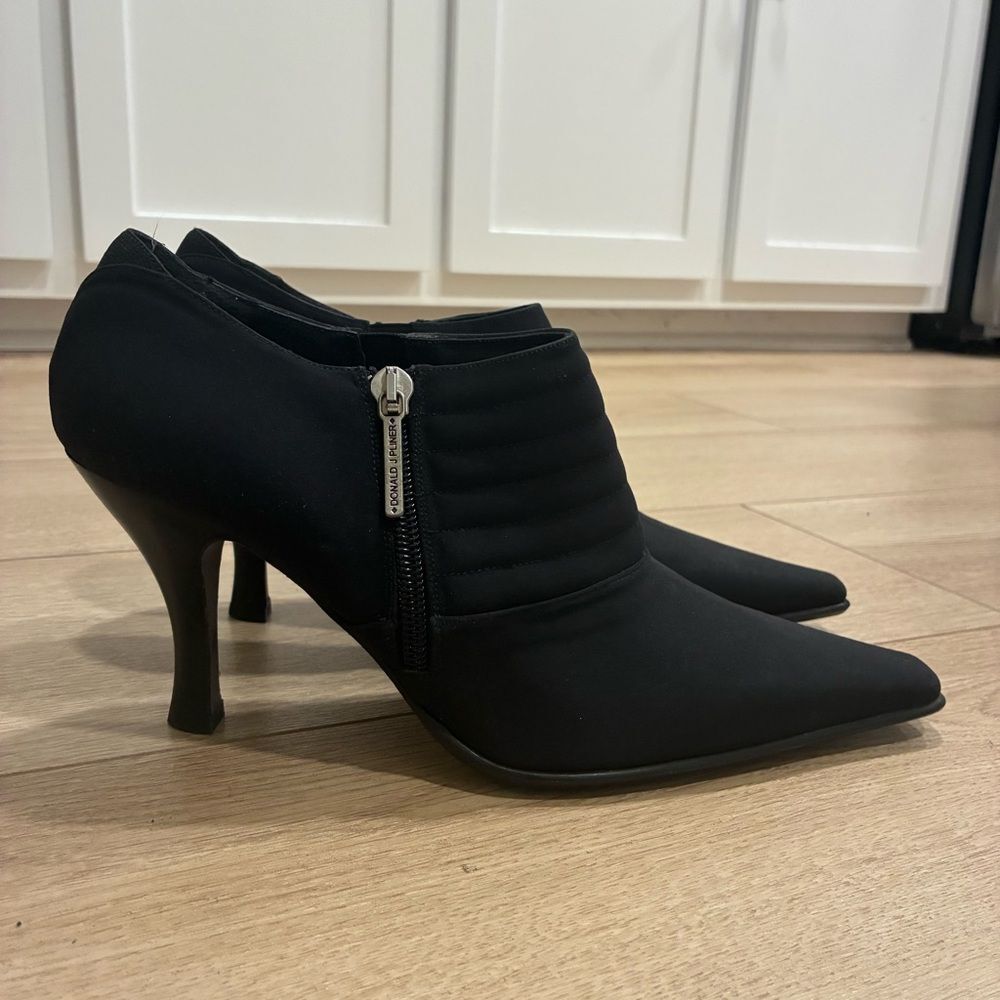 Donald Pliner Women’s Monica Black Ankle Bootie Size 8